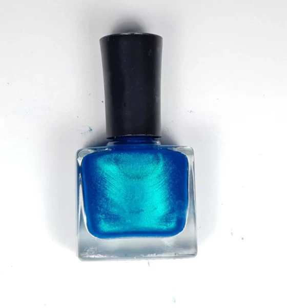 The perfect mica and metallic nail polish? We show you how! mica nail polish blue liquid pigment 560x600 - The perfect mica and metallic nail polish? We show you how!