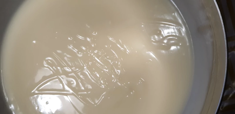 thin-trace-cold-process-soap-lines-white thin-trace-cold-process-soap-lines-white