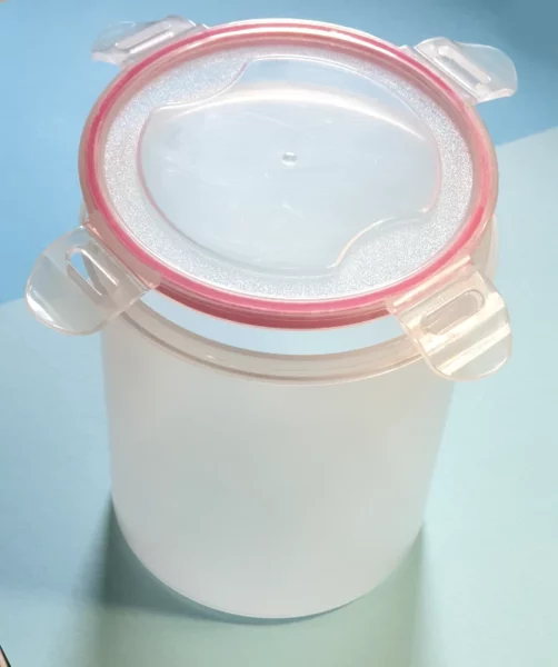 large container mixing indie nail polish 502x600 - How to mix your indie nail polish - a guide to containers and mixing tools and their pros and cons