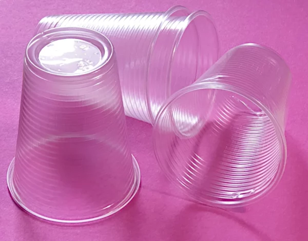 plastic mixing cups indie nail polish2 600x469 - How to mix your indie nail polish - a guide to containers and mixing tools and their pros and cons