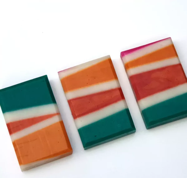 backgammon2 600x572 - How to choose colours that match hot pink