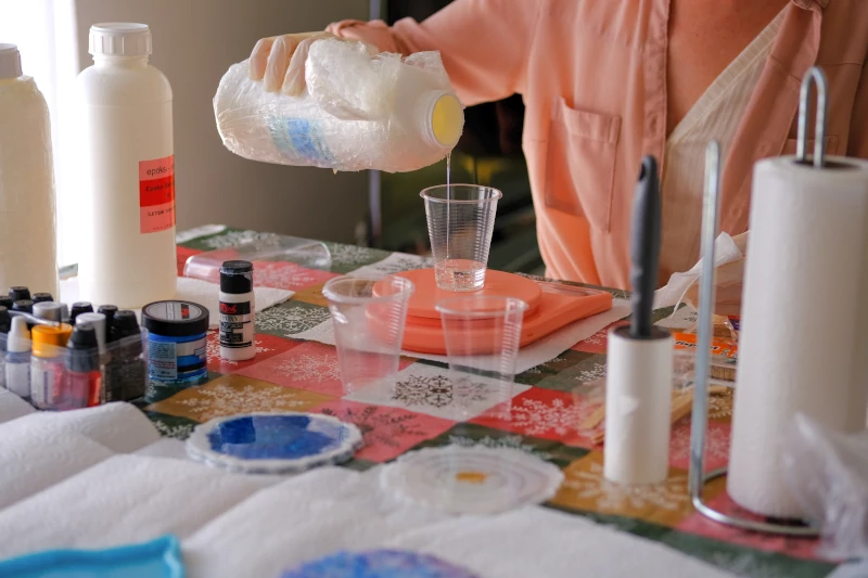 adding mica powder to epoxy resin